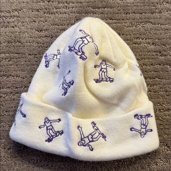 Thrasher Ivory Beanie with Purple Skater Motif - Picture 5 of 5